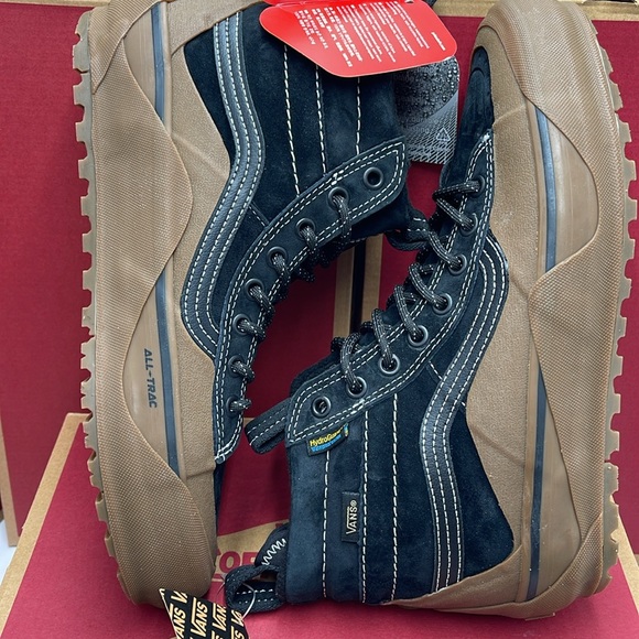 Vans Women’s Sk8-Hi Dip Mte-2
Black/Gum
VN0009QKB9M
Boots Cold Weather Sneakers - Picture 12 of 16